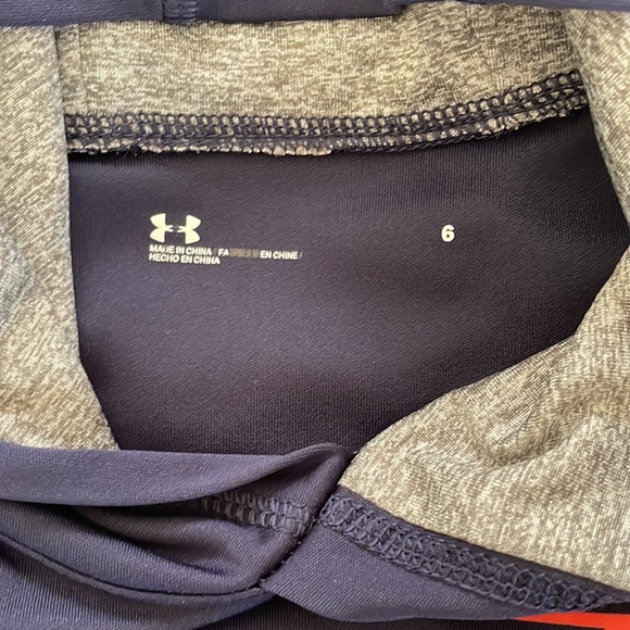 Under Armor boys shirt - Picture 2 of 2